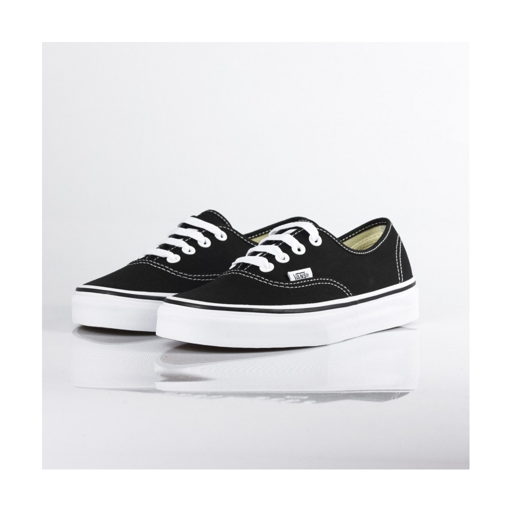 SCARPA BASSA AUTHENTIC BLACK