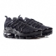 LOW SHOE AIR VAPORMAX PLUS BLACK / BLACK / DARK GRAY