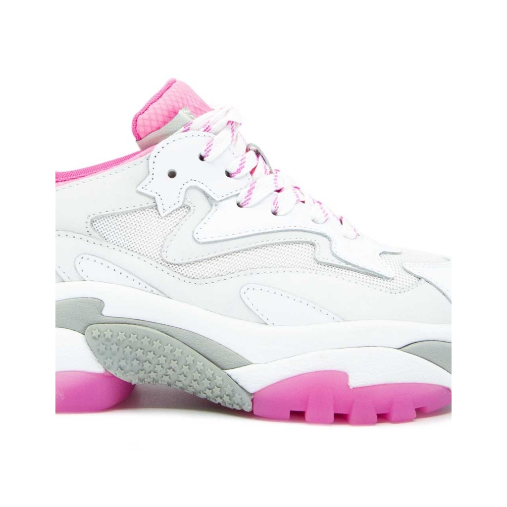 scarpe bianche e rosa
