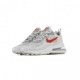 SCARPA BASSA AIR MAX 270 REACT NEUTRAL GREY/UNIVERSITY RED/LT GRAPHITE