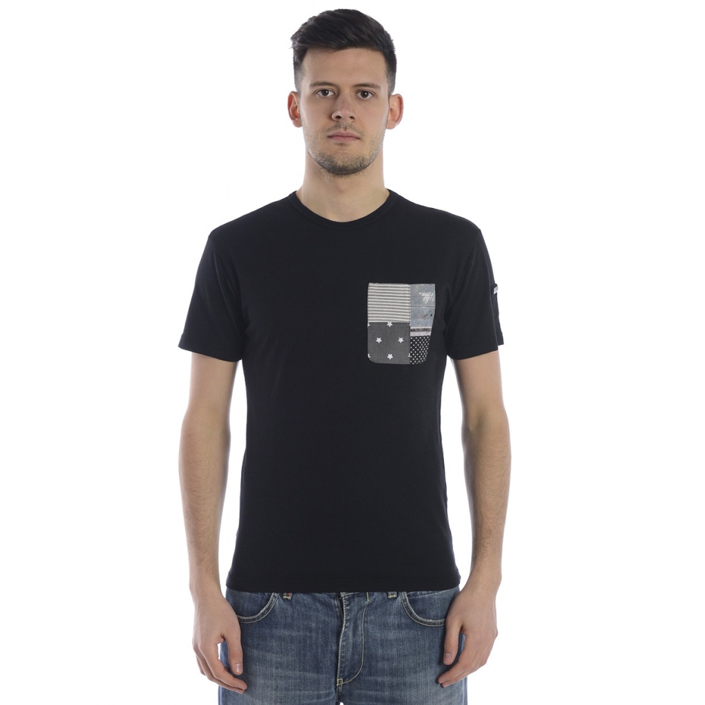 T-SHIRT MAGLIA UN TASCHINO E UNA POCHE NERO