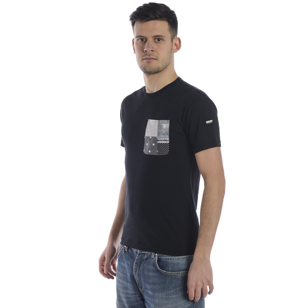 T-SHIRT MAGLIA UN TASCHINO E UNA POCHE NERO