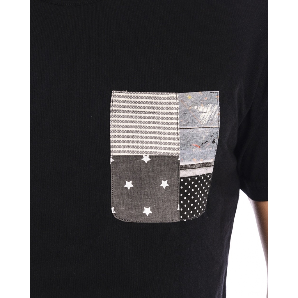 T-SHIRT MAGLIA UN TASCHINO E UNA POCHE NERO