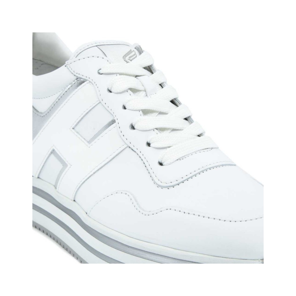 scarpe bianche e argento