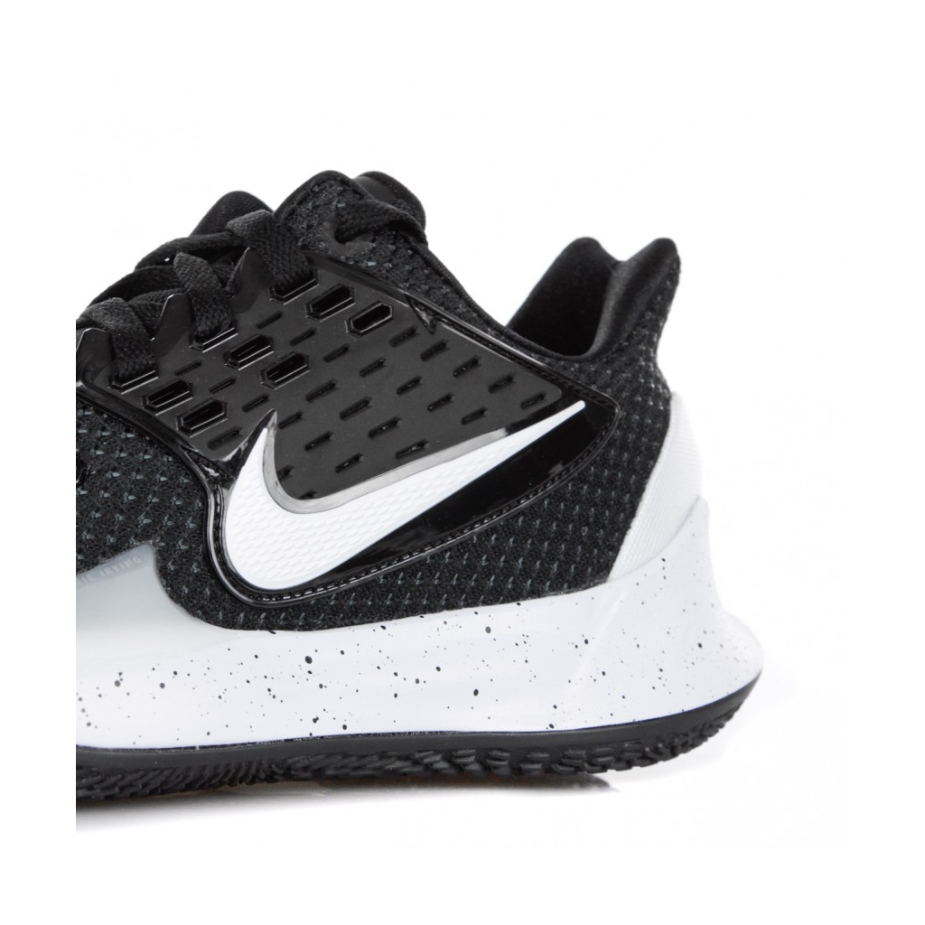 SCARPA BASSA KYRIE LOW 2 BLACK/WHITE