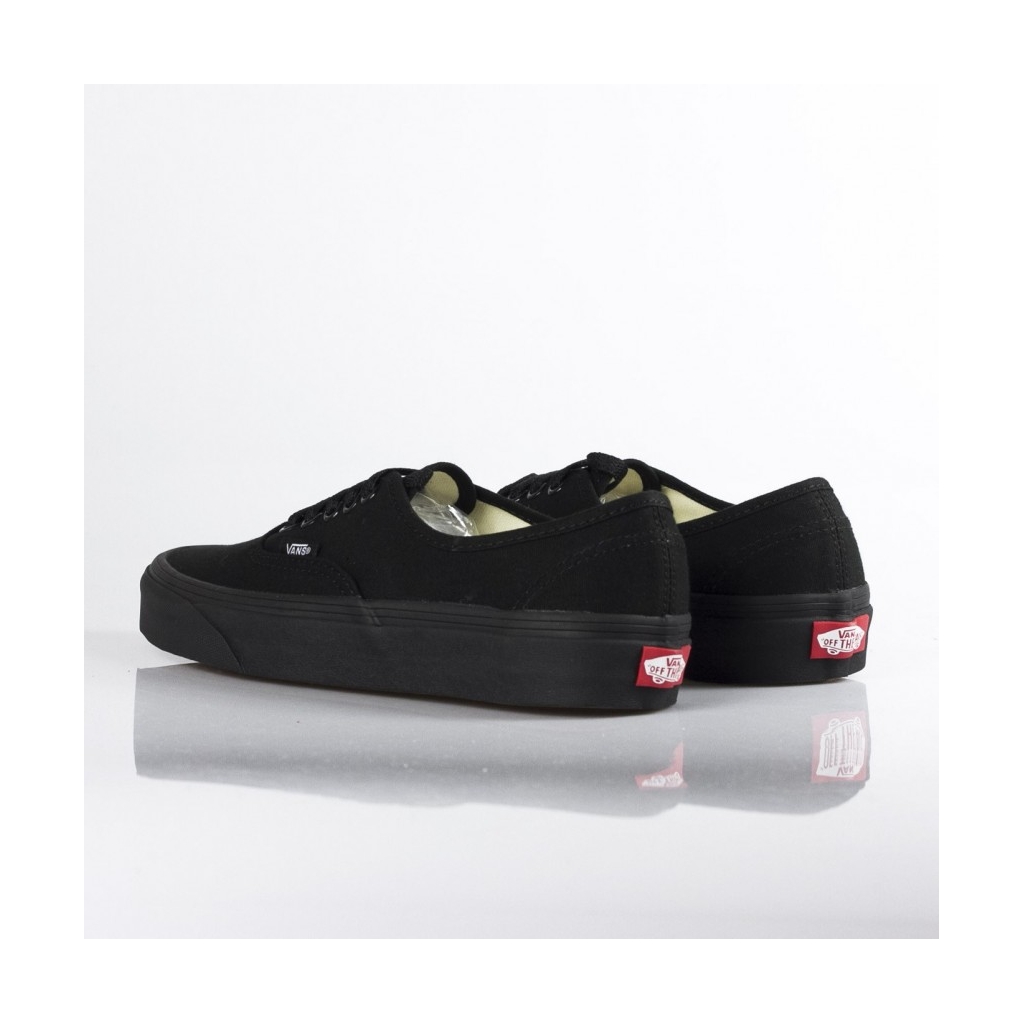 SCARPA BASSA AUTHENTIC BLACK/BLACK