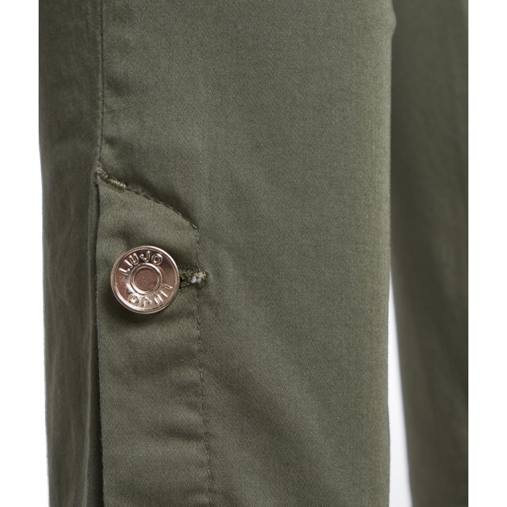 Chino Chic con cintura strass verde