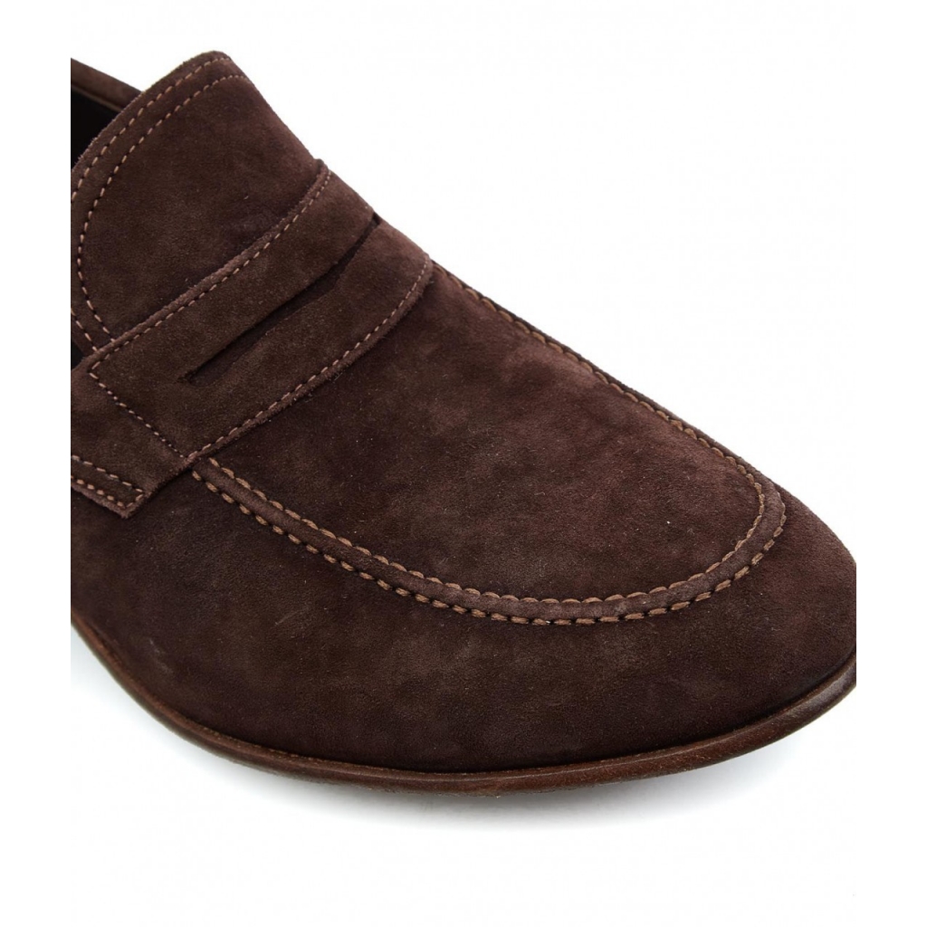 Mocassino in suede marrone scuro