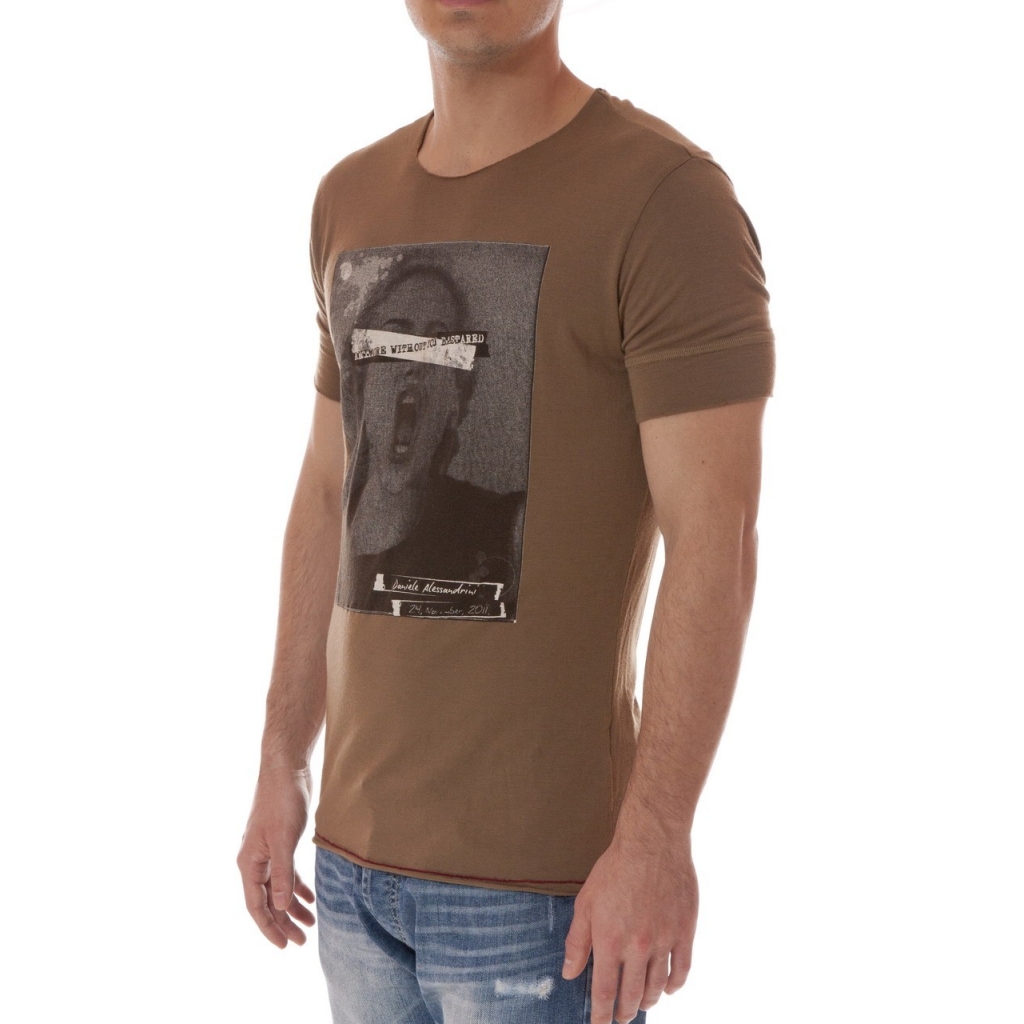 T-SHIRT MARRONE