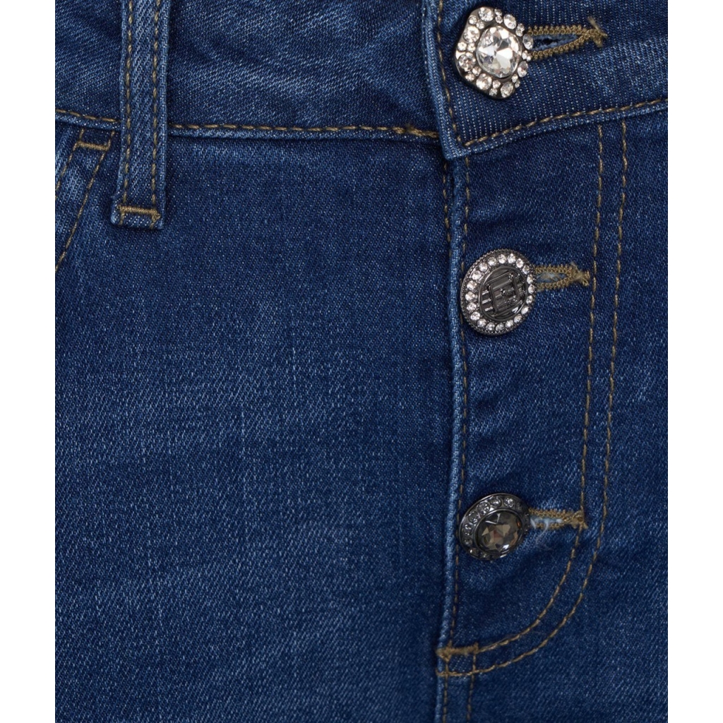 Jeans con bottoni gioiello blu
