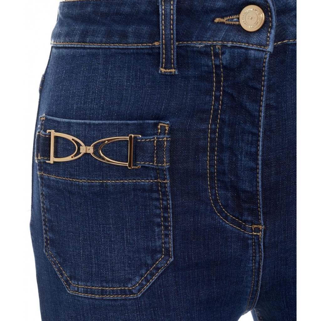 Flare jeans con staffa dorata blu