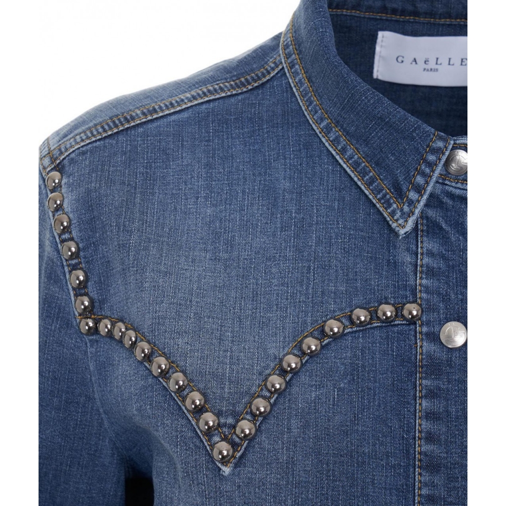 Camicia in denim con rivetti blu scuro