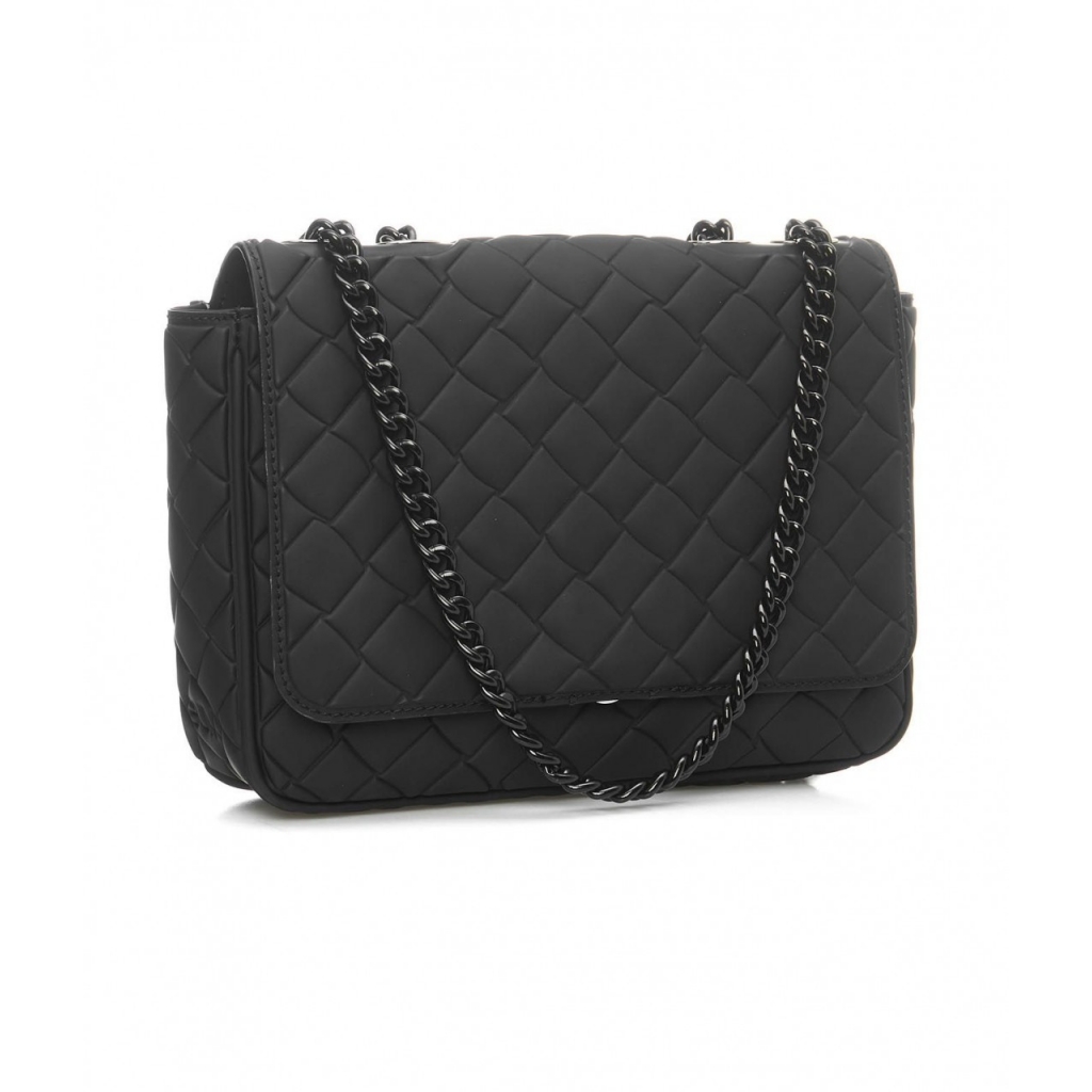 Borsa nera deals con catene