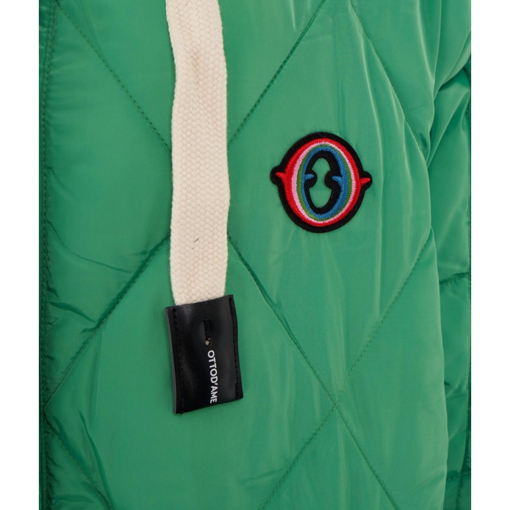 Gilet con eco piuma con ciondolo verde chiaro