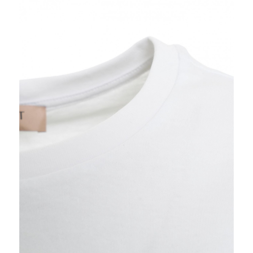 T-shirt con etichetta logo bianco