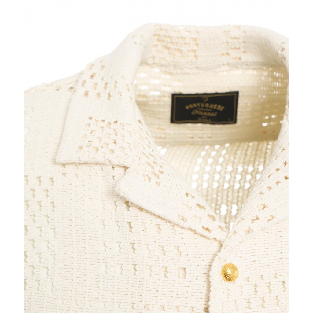 Camicia in crochet bianco