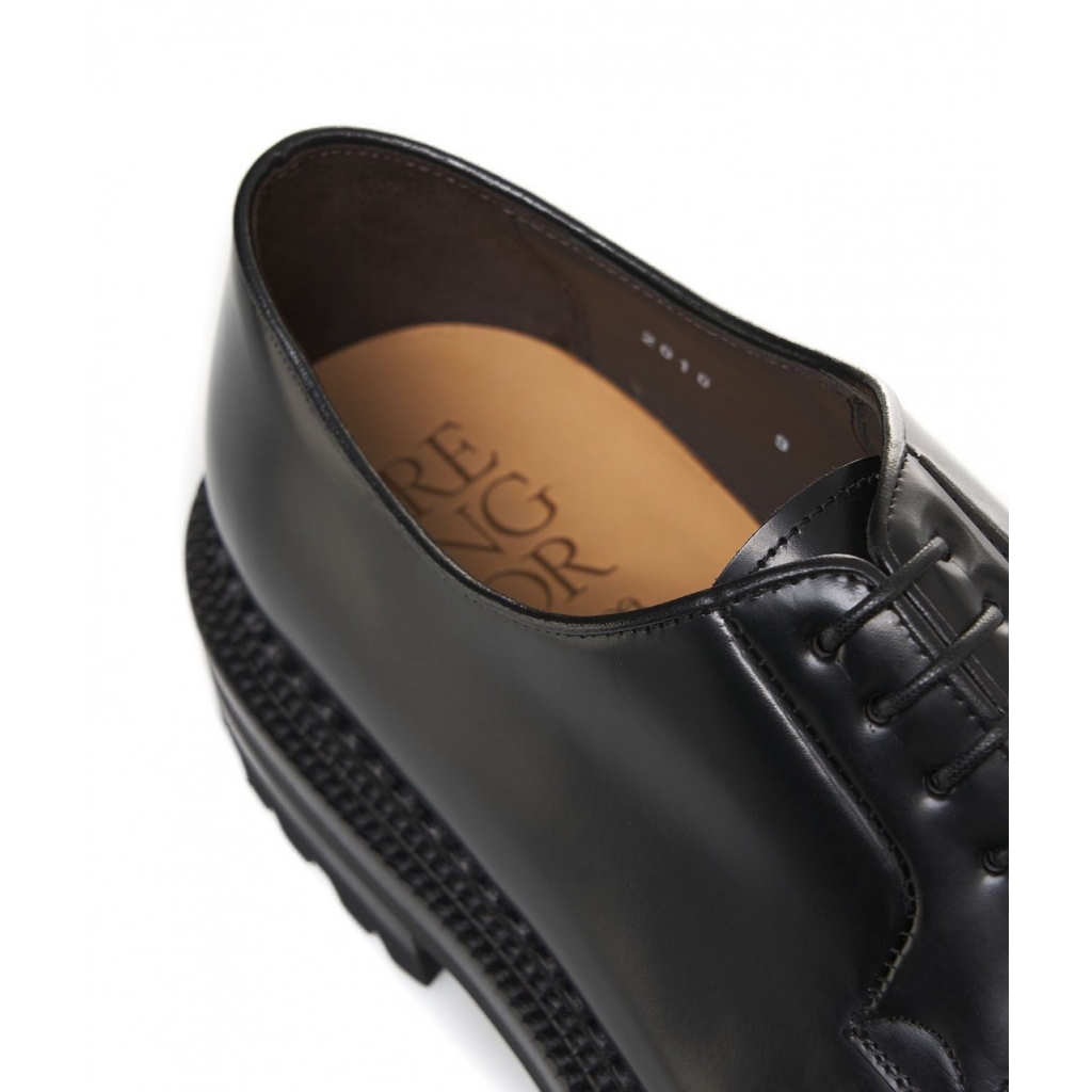 Stringate in pelle 2025