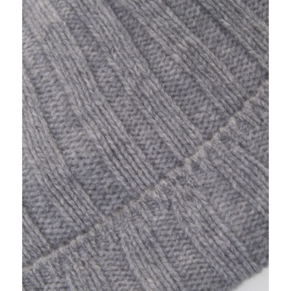 Cappello in maglia di cachemire grigio