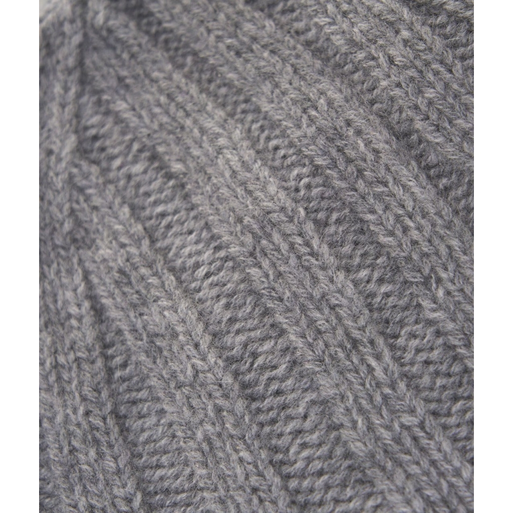 Cappello in maglia di cachemire grigio