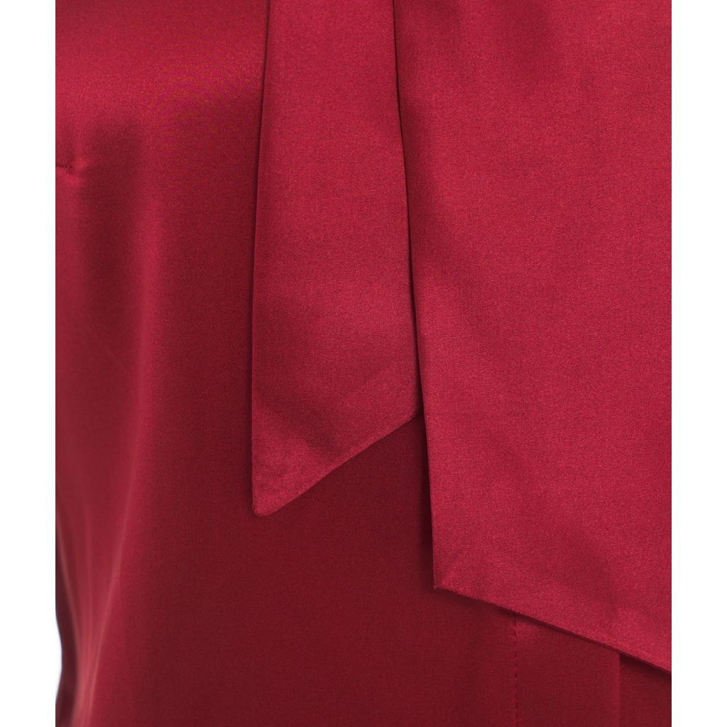 Camicetta in seta con collo a fiocco rosso