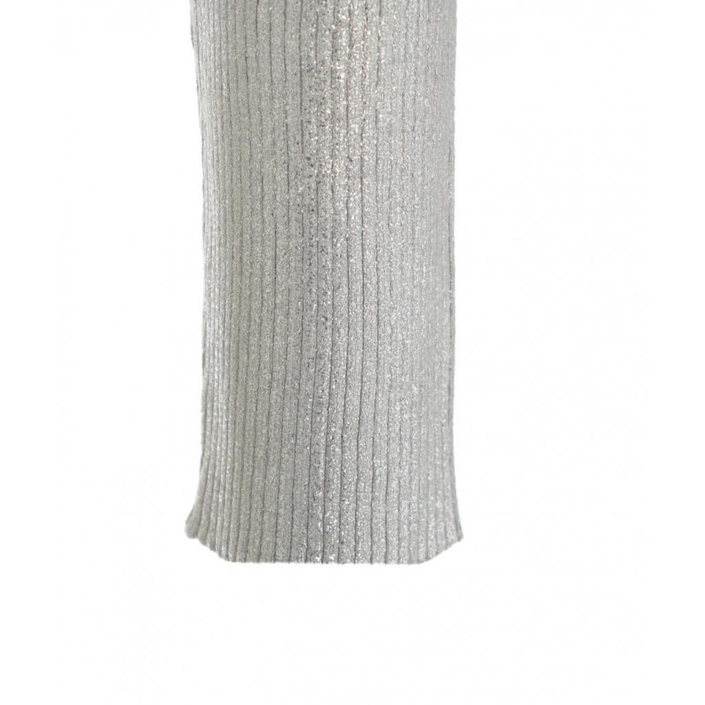 Cropped cardigan a maglia con spilla argento