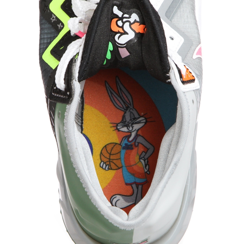 scarpa basket ragazzo lebron xviii low bugs vs marvin gs LT SMOKE GREY/SUNSET PULSE/BLACK/WHITE
