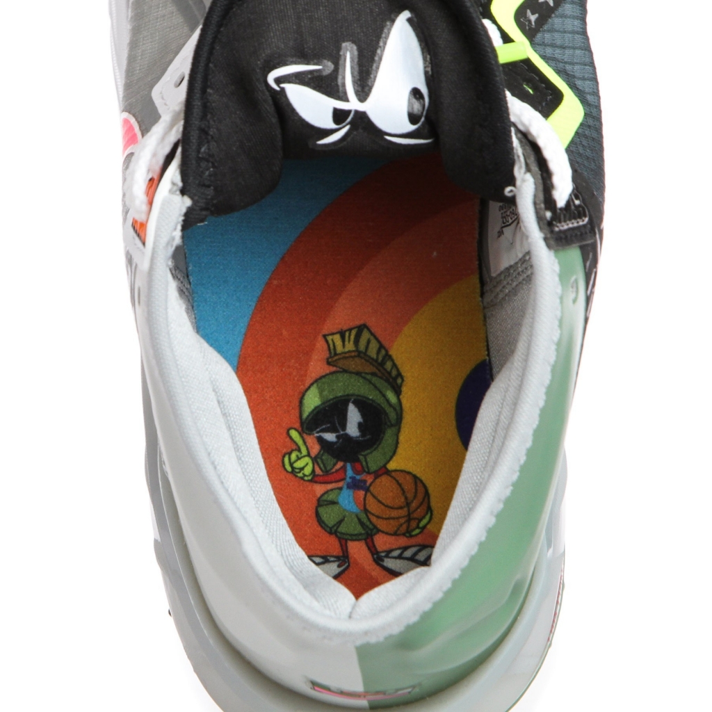 scarpa basket ragazzo lebron xviii low bugs vs marvin gs LT SMOKE GREY/SUNSET PULSE/BLACK/WHITE