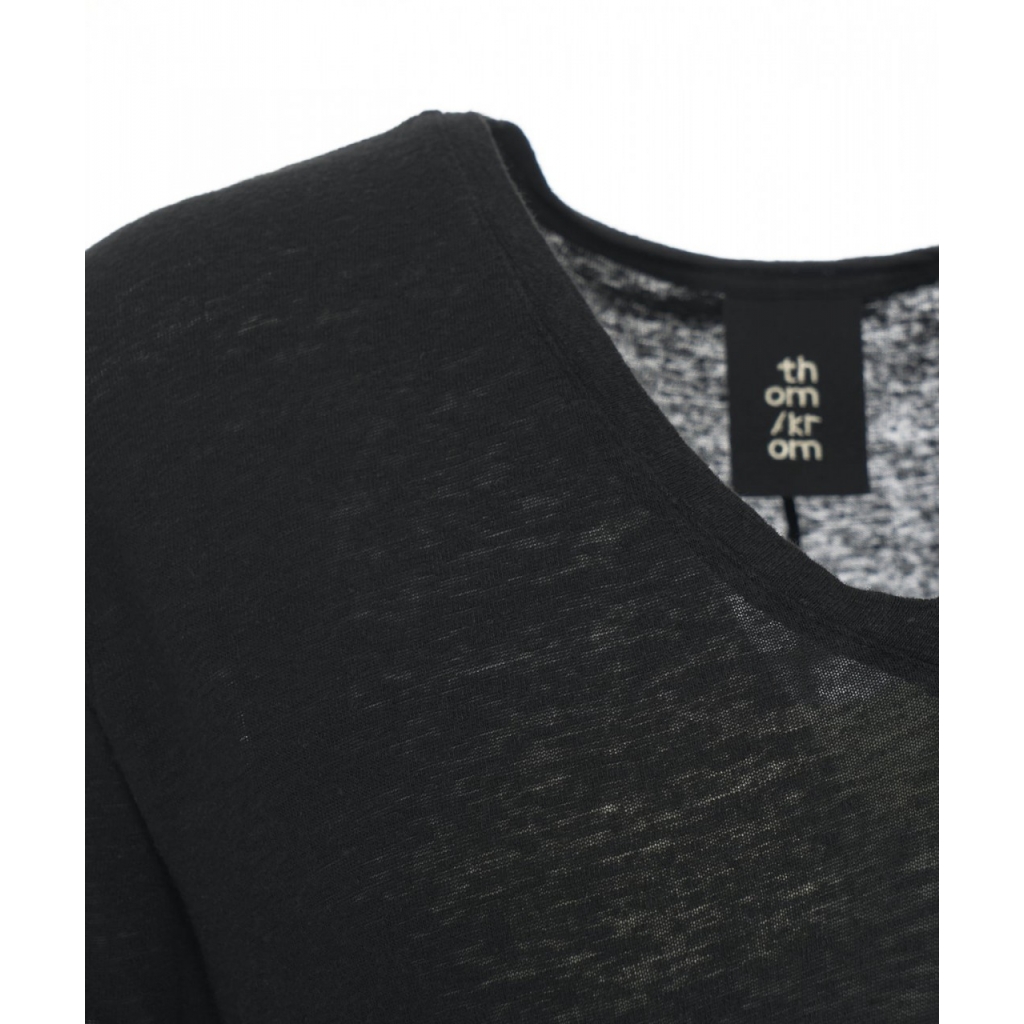 T-shirt con scollo a V nero